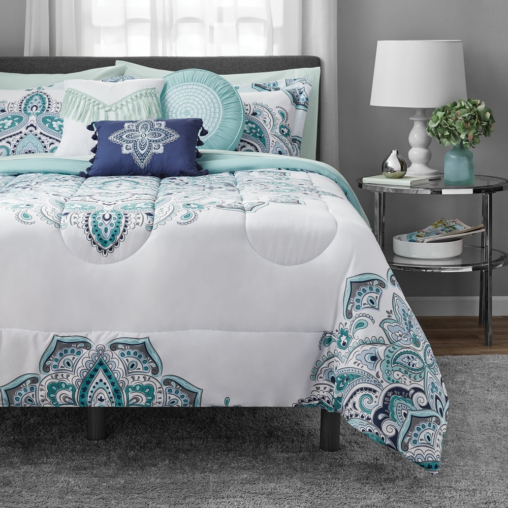Elegant Blue and White Paisley Comforter Set